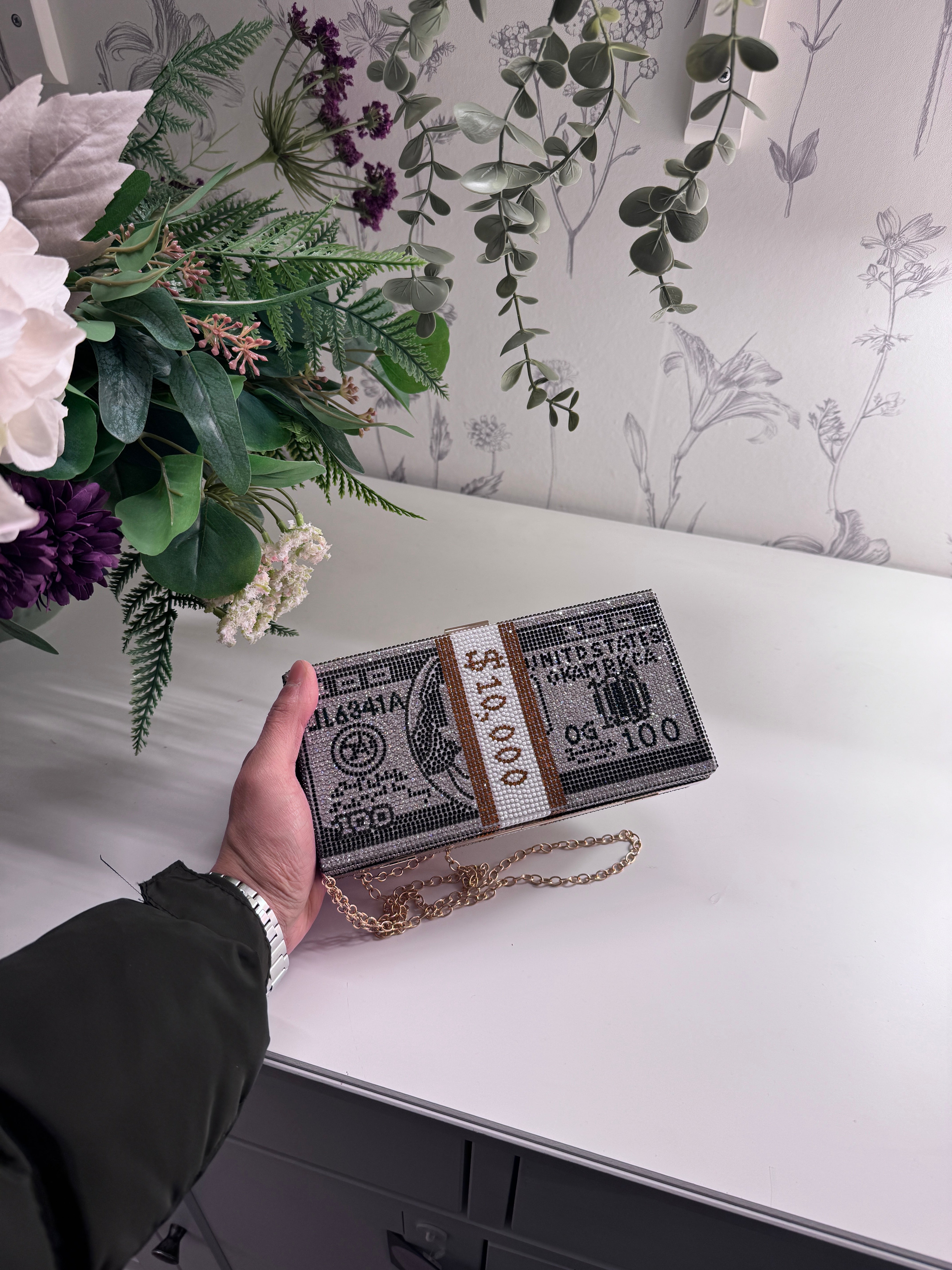 New Money DIVA Clutch ✨